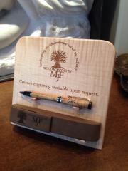Custom engraving pen display